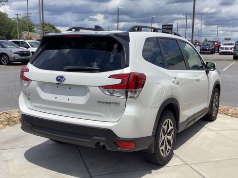 Used 2024 Subaru Forester Premium AWD/4WD image 5