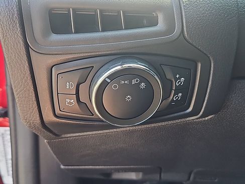 Used 2014 Ford Focus SE w/ Equipment Group 201A FWD image 15