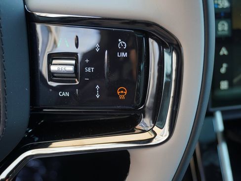 Used 2026 Land Rover Range Rover Velar Dynamic SE image 17