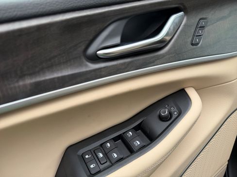 New 2026 Jeep Grand Cherokee L Limited w/ Limited Altitude Package image 18