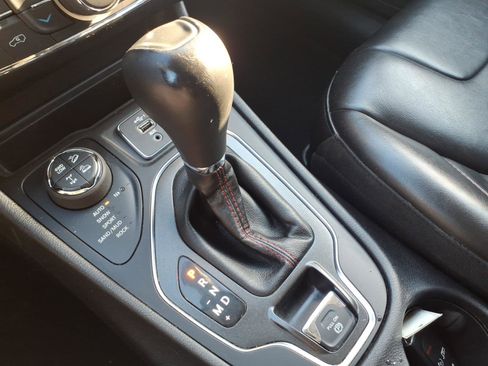 Used 2019 Jeep Cherokee Trailhawk w/ Comfort/Convenience Group image 20