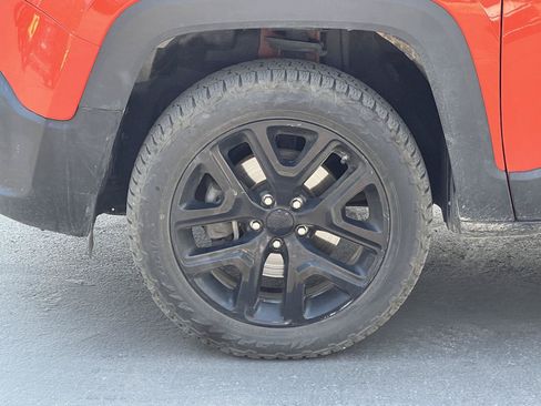 Used 2018 Jeep Renegade Altitude AWD/4WD image 13