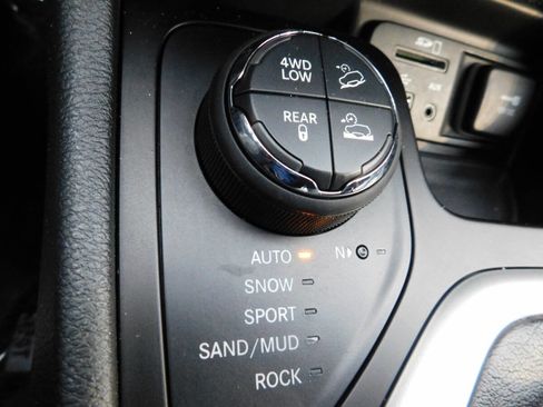 Used 2014 Jeep Cherokee Trailhawk w/ Leather Interior Group image 18