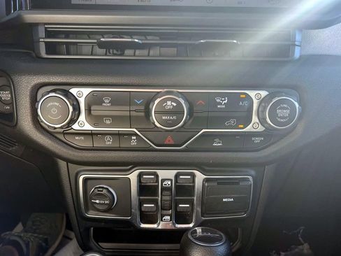 Certified 2024 Jeep Gladiator Sport image 20