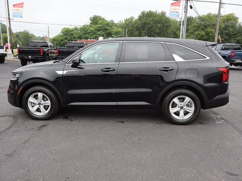 Used 2022 Kia Sorento LX image 28