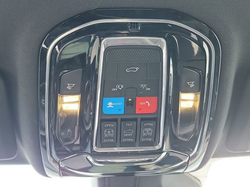 Used 2023 Jeep Grand Cherokee Overland image 27