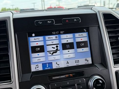 Used 2019 Ford F150 Lariat w/ Equipment Group 502A Luxury AWD/4WD image 18