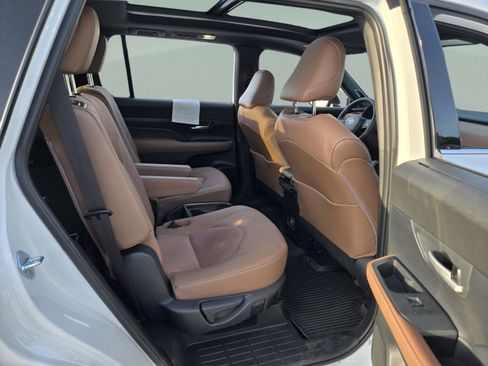 Used 2026 Toyota Grand Highlander AWD Hybrid image 22