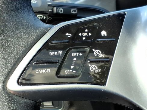 Used 2025 Mercedes-Benz GLB 250 4MATIC image 25