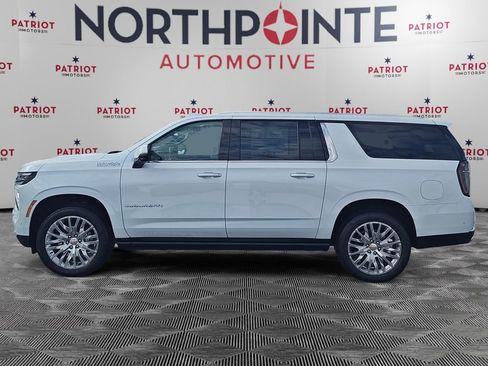 New 2026 Chevrolet Suburban High Country image 3