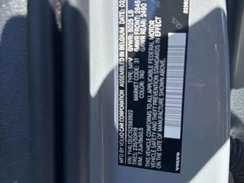 Certified 2025 Volvo XC40 B5 Plus AWD/4WD image 26