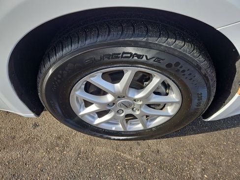 Used 2023 Chrysler Pacifica Touring-L image 14