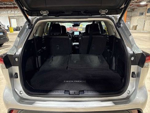 Certified 2021 Toyota Highlander XLE image 11