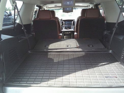 Used 2017 Cadillac Escalade ESV Luxury AWD/4WD image 28