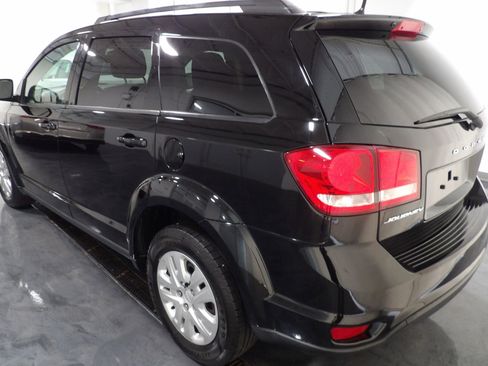 Used 2019 Dodge Journey SE image 5