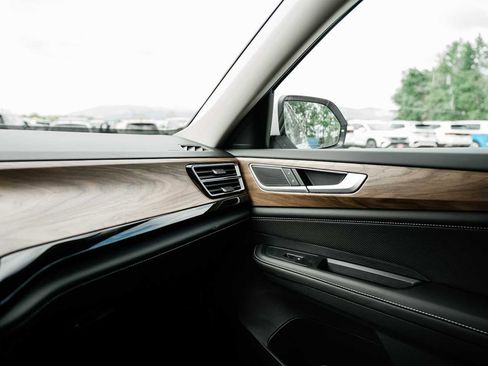 New 2025 Volkswagen Atlas SE image 29