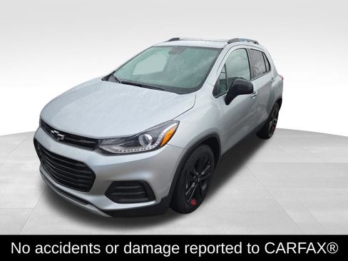 Used 2019 Chevrolet Trax LT w/ Sun & Sound Package FWD image 4