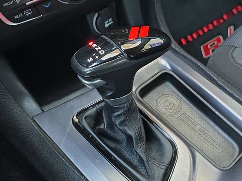 Used 2017 Dodge Charger R/T w/ Blacktop Package RWD image 19