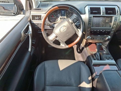 Used 2019 Lexus GX 460 image 11