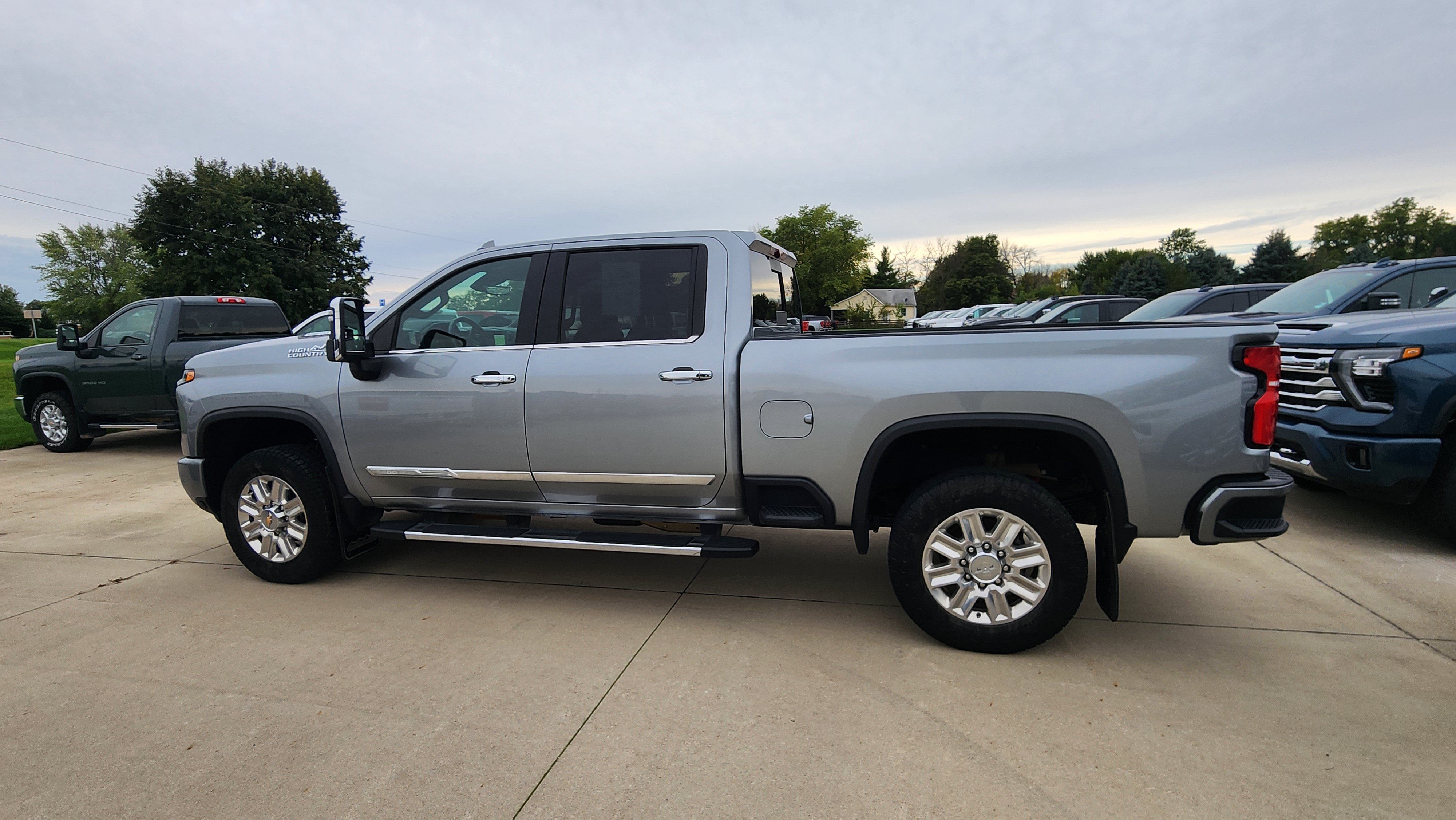 Certified 2025 Chevrolet Silverado 3500 High Country w/ Technology Package AWD/4WD image 9
