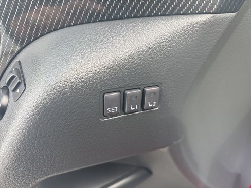 Used 2017 Nissan Rogue SL FWD image 18