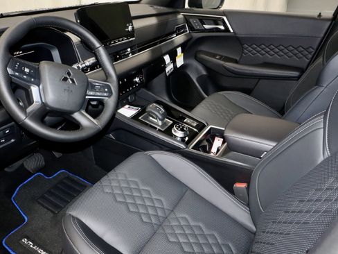 New 2025 Mitsubishi Outlander SEL Black Edition image 17