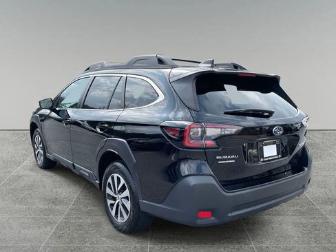 Used 2023 Subaru Outback Premium image 3