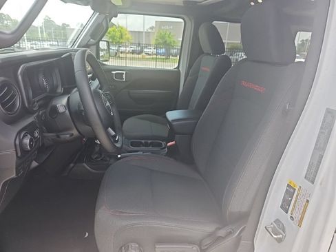 Used 2025 Jeep Wrangler Unlimited Rubicon AWD/4WD image 12
