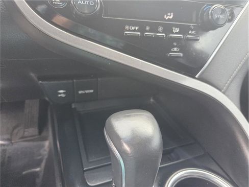 Used 2018 Toyota Camry XSE image 19