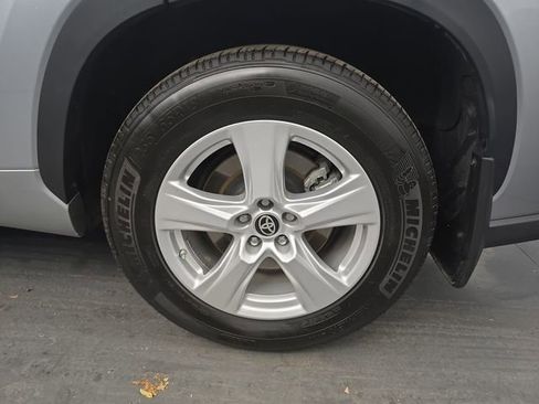 Used 2024 Toyota Highlander LE image 16