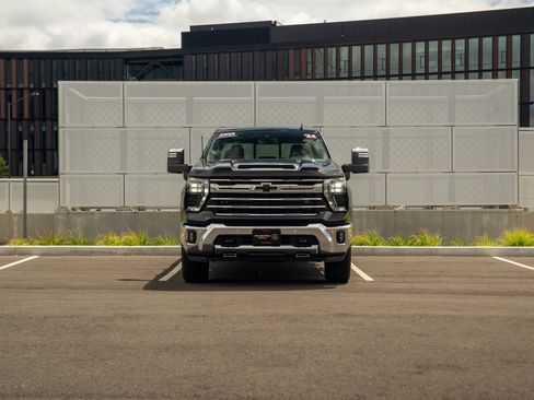 Used 2024 Chevrolet Silverado 3500 LTZ w/ LTZ Convenience Package AWD/4WD image 2