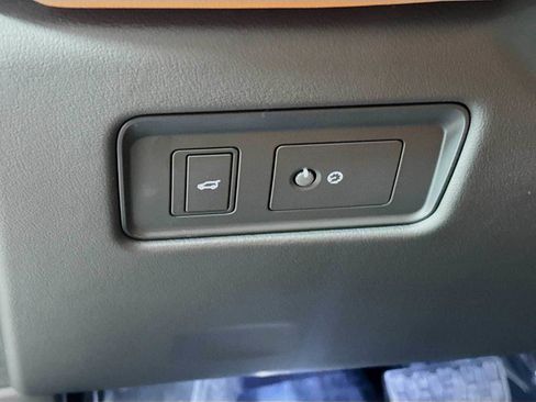 Used 2025 Jaguar F-PACE R-Dynamic S image 10