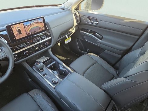 New 2026 Nissan Pathfinder SL image 13