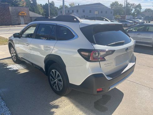 Used 2023 Subaru Outback Limited AWD/4WD image 3