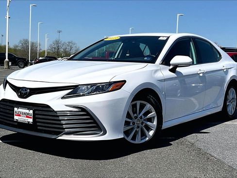 Used 2023 Toyota Camry LE image 1