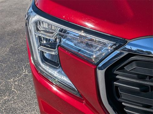 Used 2023 GMC Terrain SLE w/ Driver Convenience Package image 9