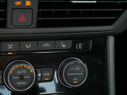 Used 2023 Volkswagen Jetta SE w/ Panoramic Sunroof Package FWD image 27