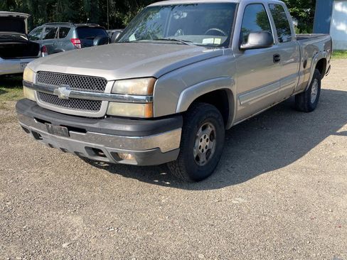 Used 2004 Chevrolet Silverado 1500 LS w/ Light Duty Power Package AWD/4WD image 3