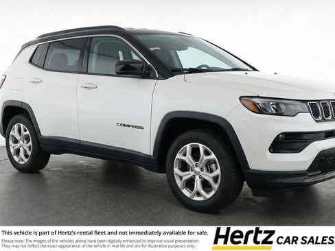 Used 2025 Jeep Compass Latitude image 1