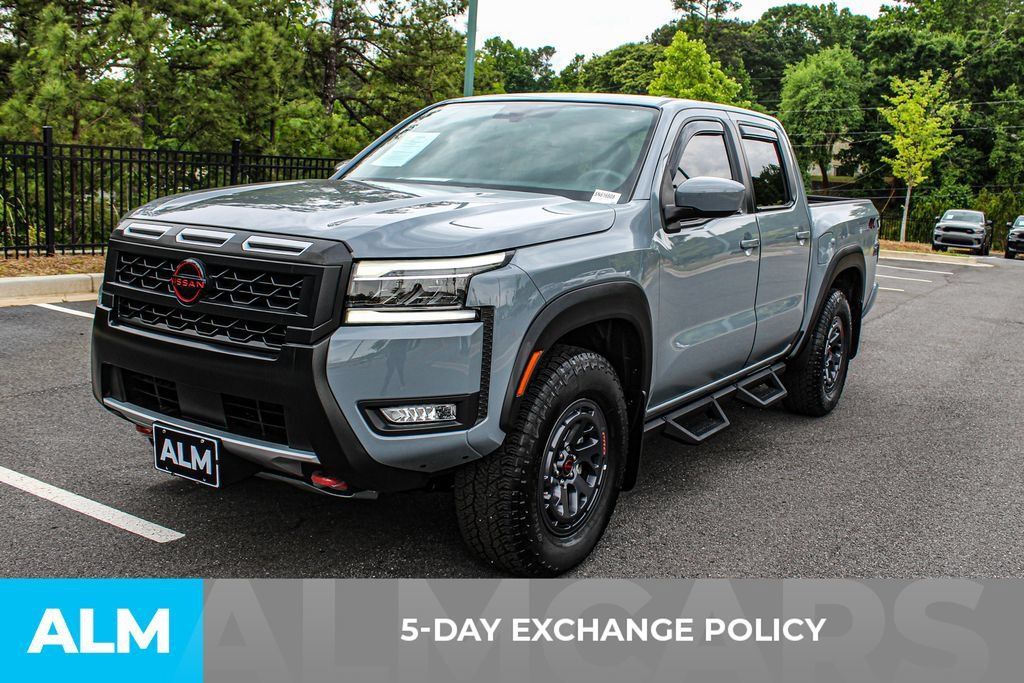 Used 2025 Nissan Frontier PRO-4X AWD/4WD image 3