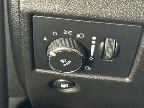 Used 2021 Jeep Grand Cherokee Laredo X image 23