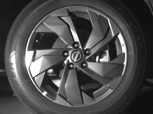 Used 2025 Nissan Rogue SV FWD image 10