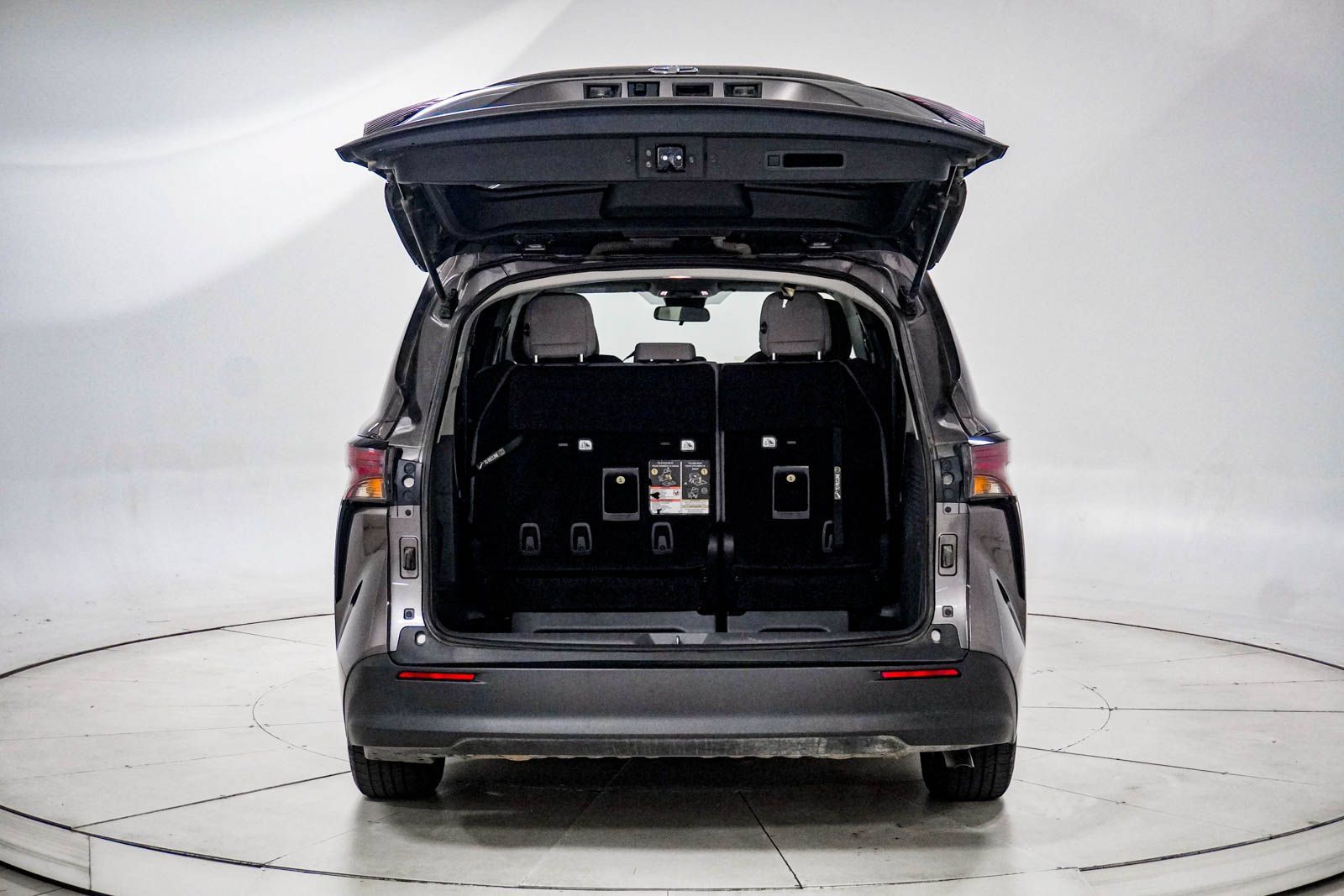 Used 2024 Toyota Sienna LE FWD image 8