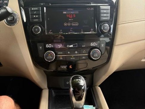 Used 2020 Nissan Rogue SV FWD image 9