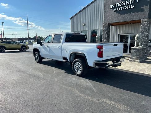 Used 2024 Chevrolet Silverado 2500 LT w/ Convenience Package AWD/4WD image 3