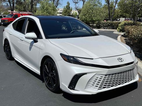 Used 2025 Toyota Camry XSE FWD image 18