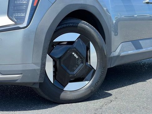 Certified 2024 Kia EV9 Light Long Range RWD image 2