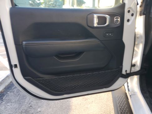 Used 2023 Jeep Gladiator Overland image 26