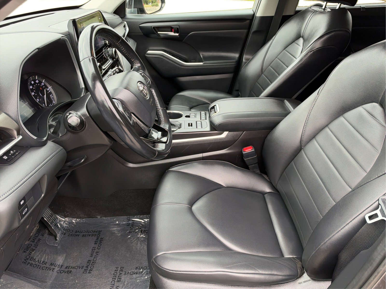 Used 2021 Toyota Highlander XLE AWD/4WD image 9