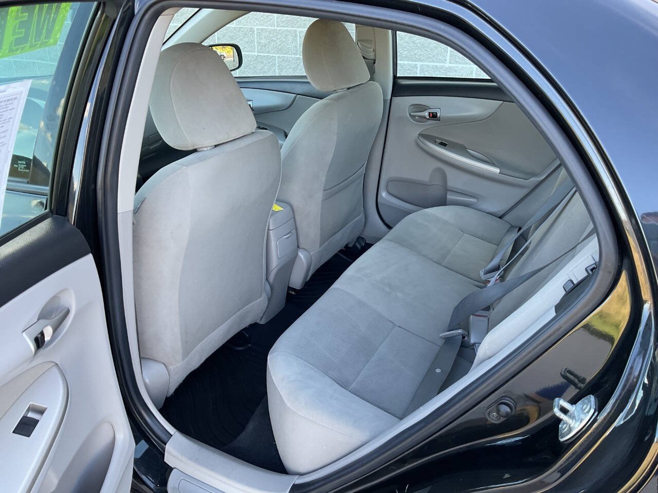 Used 2012 Toyota Corolla LE FWD image 24